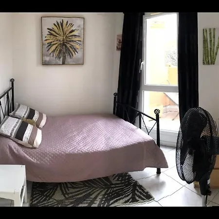: Securisee Bord De Apartment