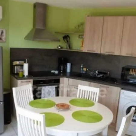 : Securisee Bord De Apartment